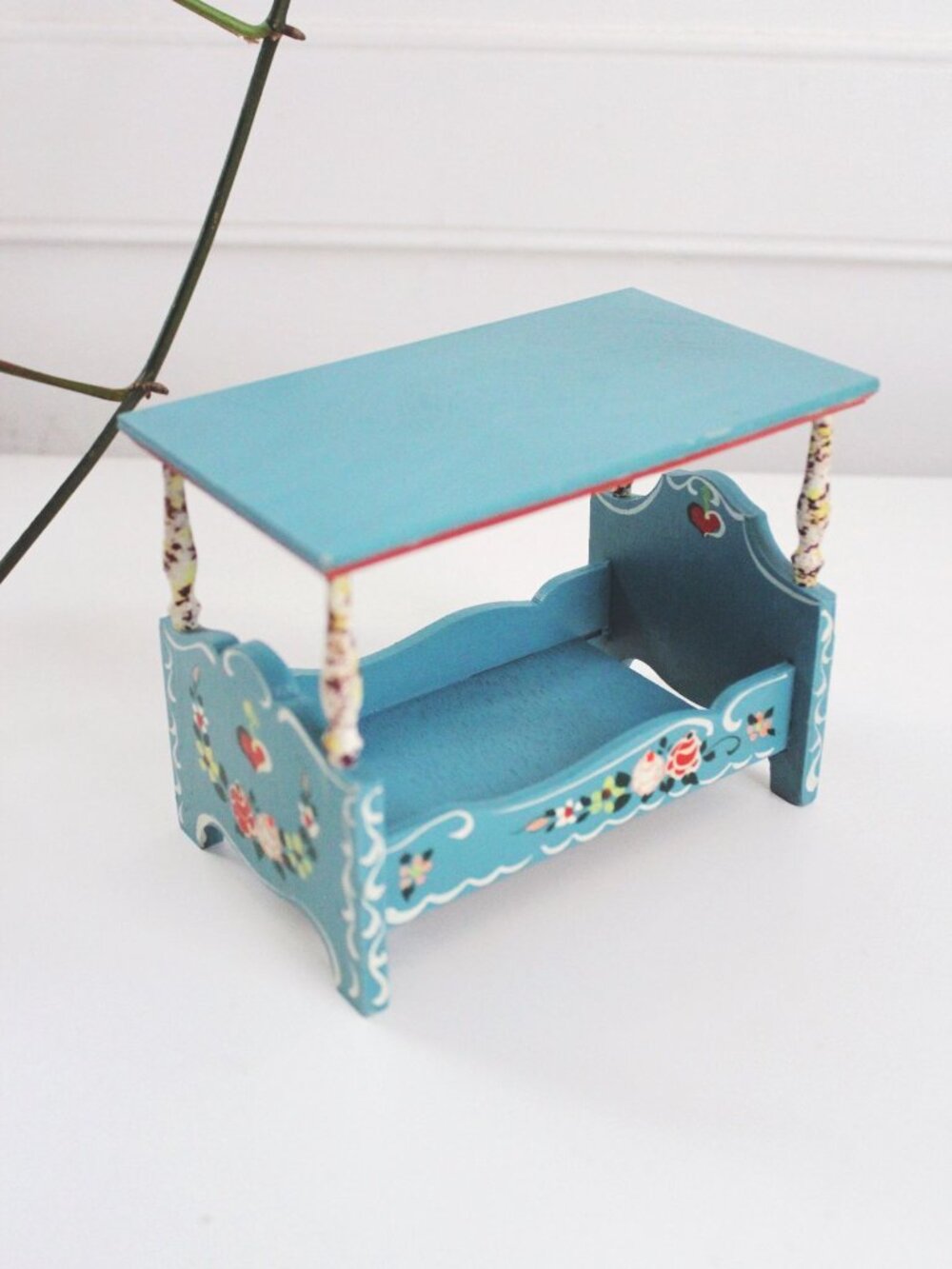 Vintage Dora Kuhn Miniature Canopy Bed Hand-Painted Dollhouse West Germany Folk - Picture 6 of 9